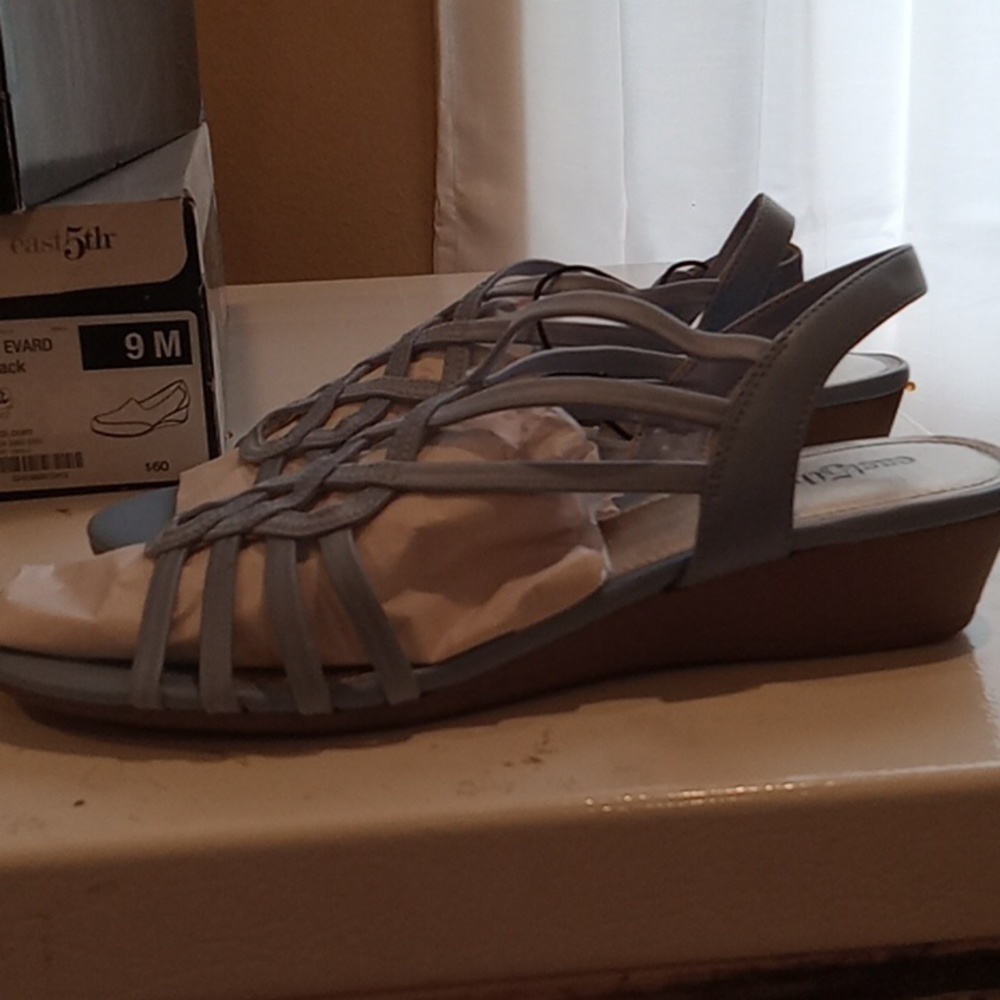 Shoes - Picture 2 of 3